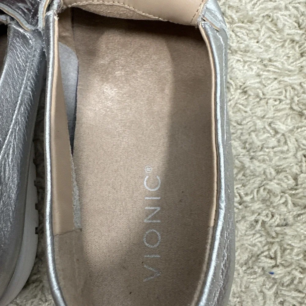 Vionic Uptown Silver Metallic Leather Slip On Comfort Loafers Women's 7M Bling